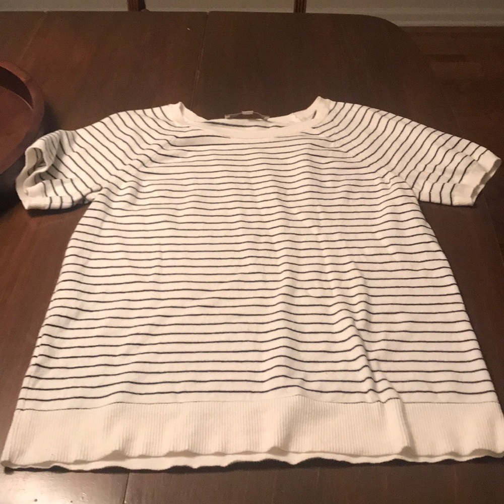 Lightweight shirtsleeve sweater